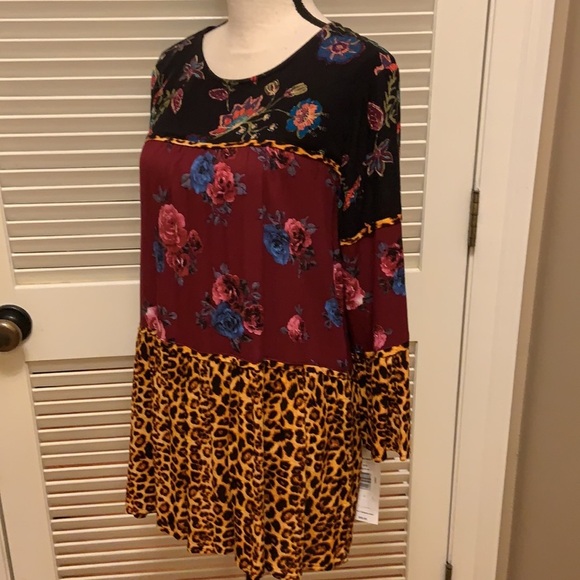 63. The Cutest Tunic Ever!!!  Caleaas Multi Media Tunic in Black Multi - Picture 9 of 16